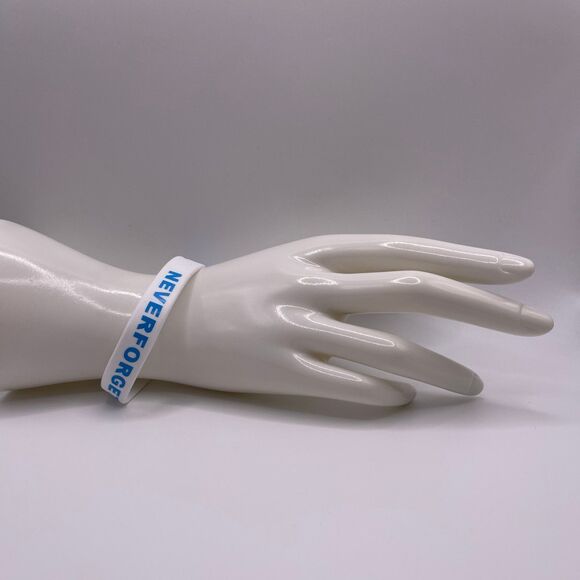 White & Blue Never Forget 9/11 Memorial Rubber Bracelet - Picture 8 of 12